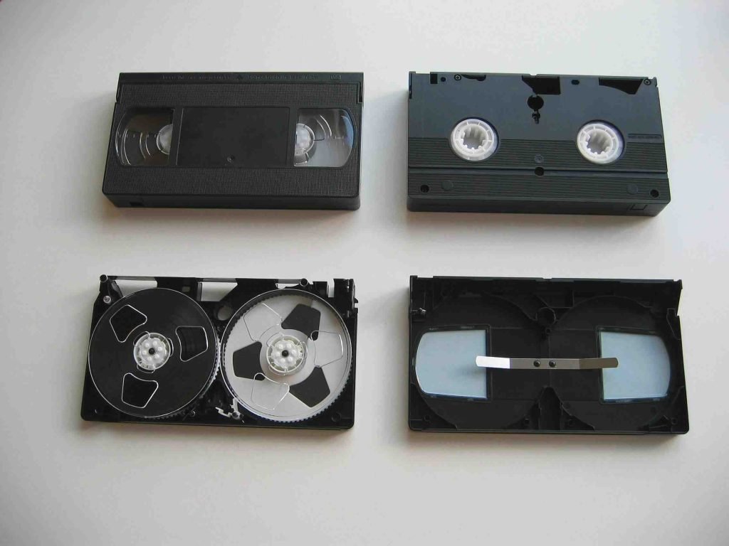 découvrez nos conseils pratiques pour l'entretien de vos cassettes vhs : nettoyage, stockage et astuces pour préserver la qualité de vos souvenirs vidéo le plus longtemps possible.